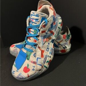 Adidas Dame 6 Kids Basketball Shoes Size 2.5